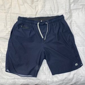 Vuori Large Banks Shorts - Navy Micro Dot